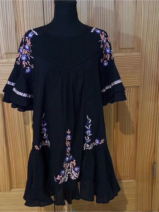 Free People Dresses & Skirts - FREE PEOPLE PAVLO Black Floral Embroidered Women's Dress SIZE S